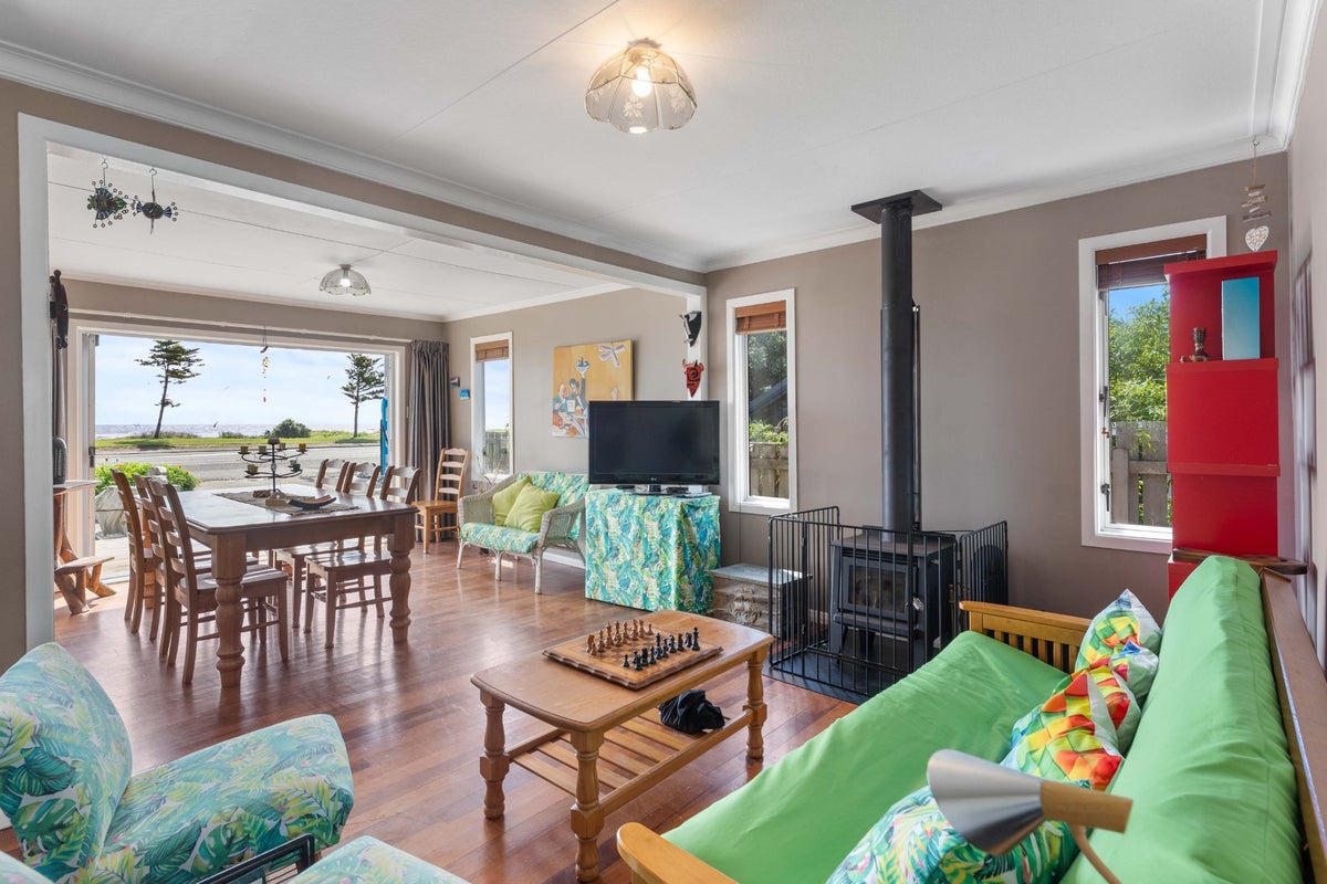 66A Marine Parade, Otaki Beach, Otaki - Carousel 2