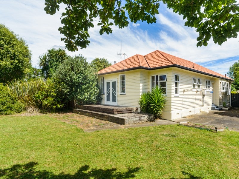 7 Savage Crescent, West End, Palmerston North - Carousel 26