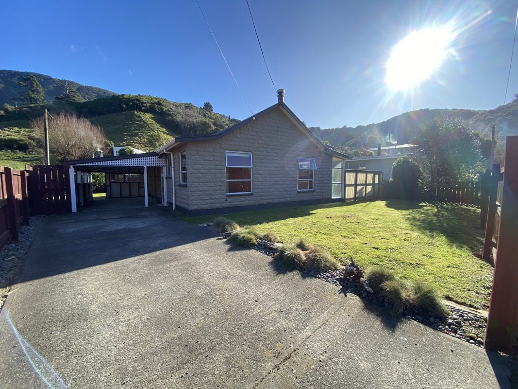 11 Cornwall Street, Picton - Carousel 2