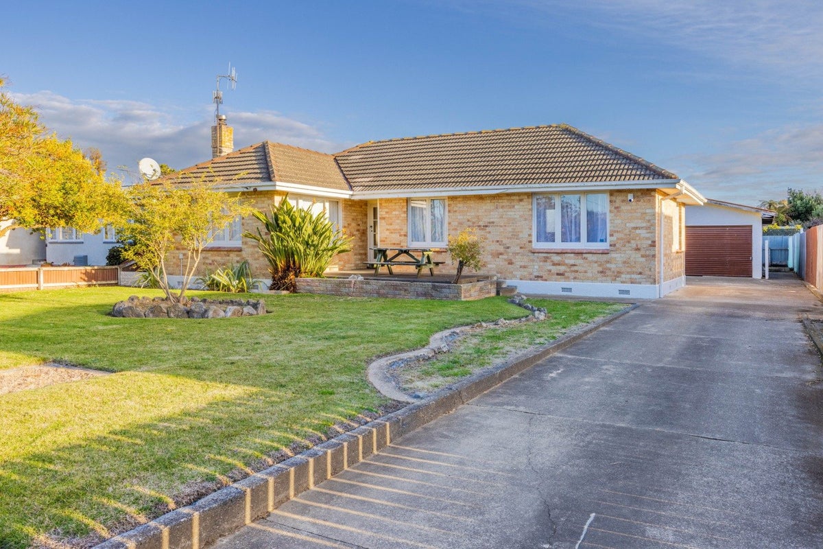21 Wordsworth Crescent, Maraenui, Napier - Carousel 1