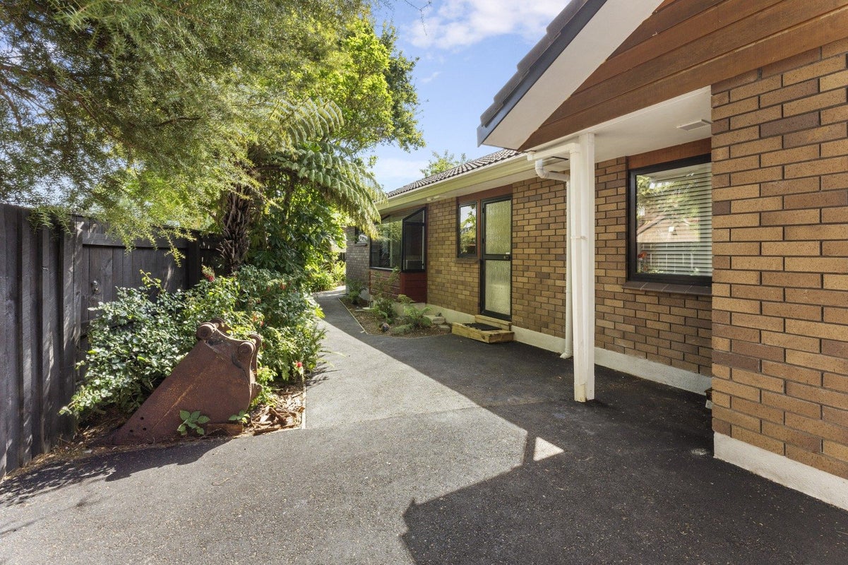 33 Memphis Grove, Totara Park, Upper Hutt - Carousel 20