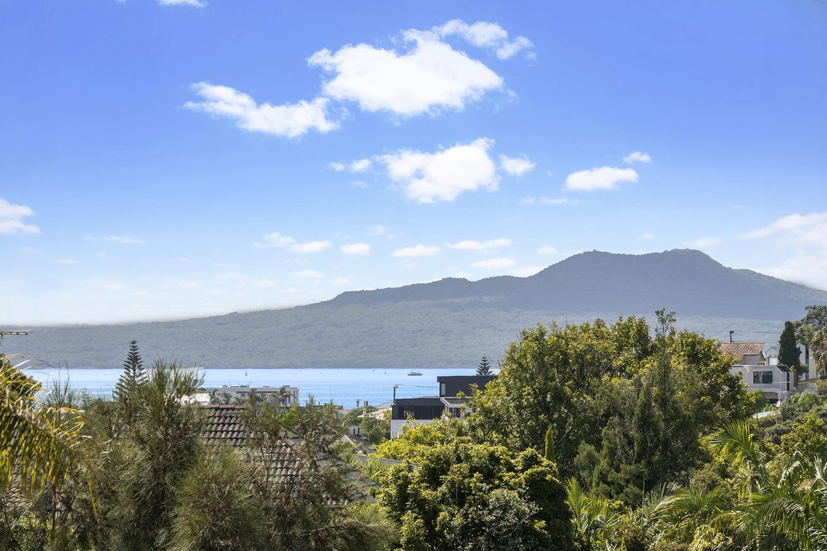 13 Prestige Place, Castor Bay, Auckland - Carousel 2