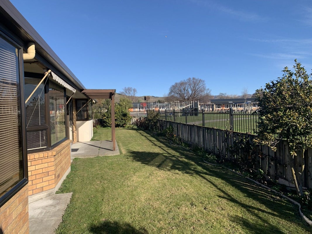 2/76 Alabama Road, Redwoodtown, Blenheim - Carousel 1