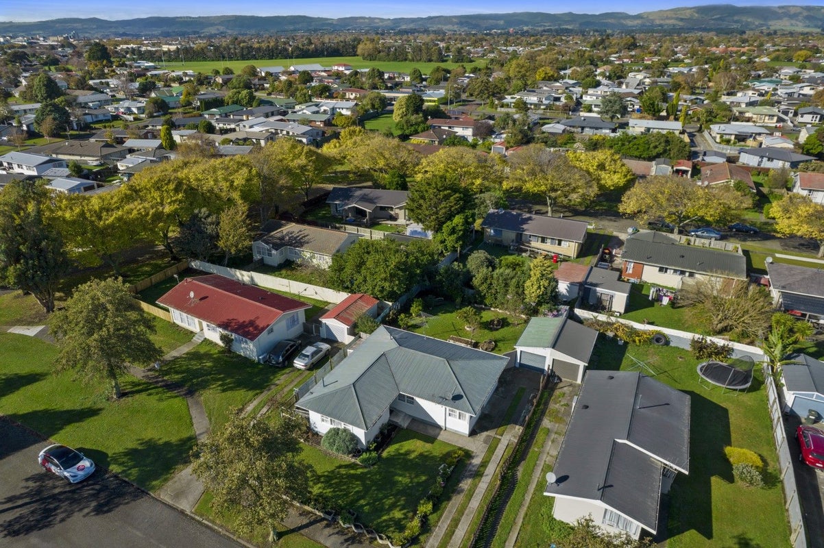 15 Halswell Crescent, Westbrook, Palmerston North - Carousel 2