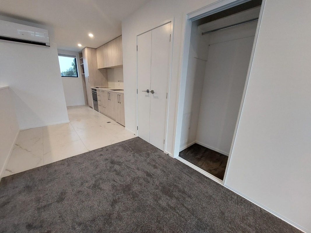 3/87 Taikata Road, Te Atatu Peninsula, Auckland - Carousel 1