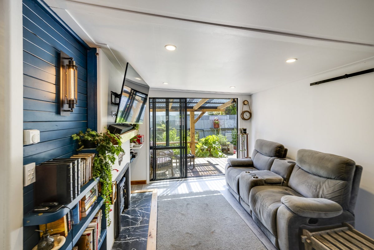 2/221 TARADALE RD, Pirimai, Napier - Carousel 2