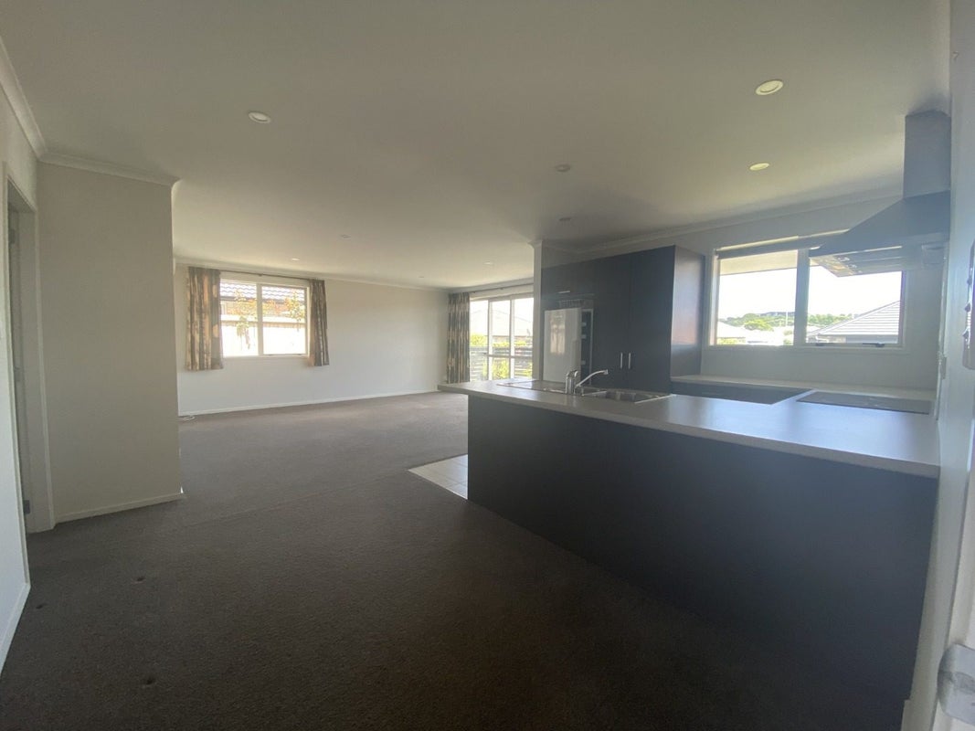 11 Askew Lane, Pyes Pa, Tauranga - Carousel 2
