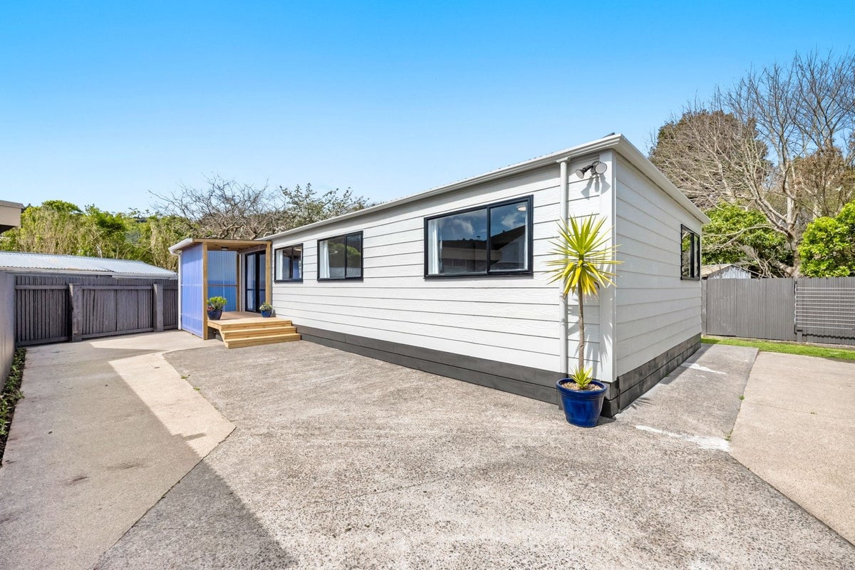 1/16 Watkins Grove, Taita, Lower Hutt - Carousel 1
