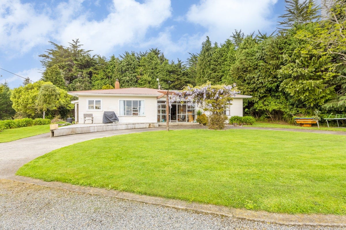 6154 Route 52, Dannevirke - Carousel 2