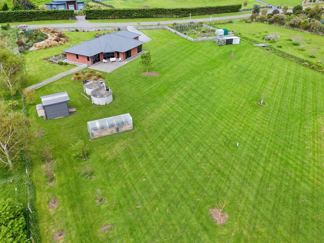40 Kristin Place, Manakau, Levin - Carousel 2
