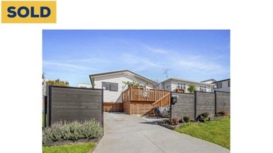 20 Lincoln Park Avenue, Massey, Auckland - Carousel 1