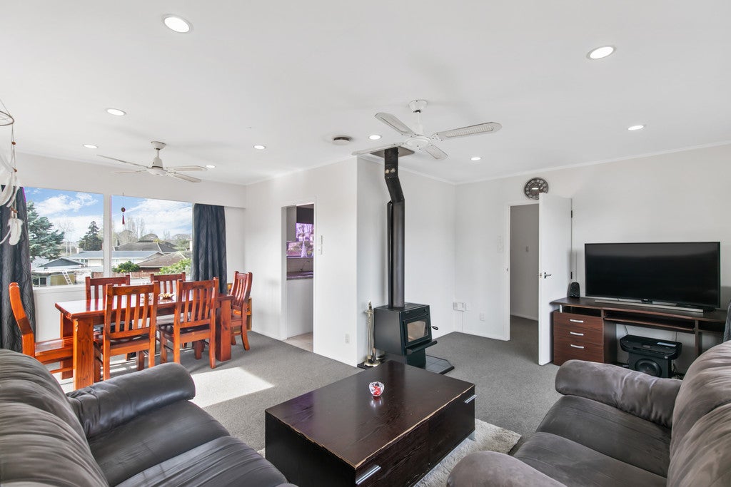 13 Beechdale Crescent, Pakuranga Heights, Auckland - Carousel 2