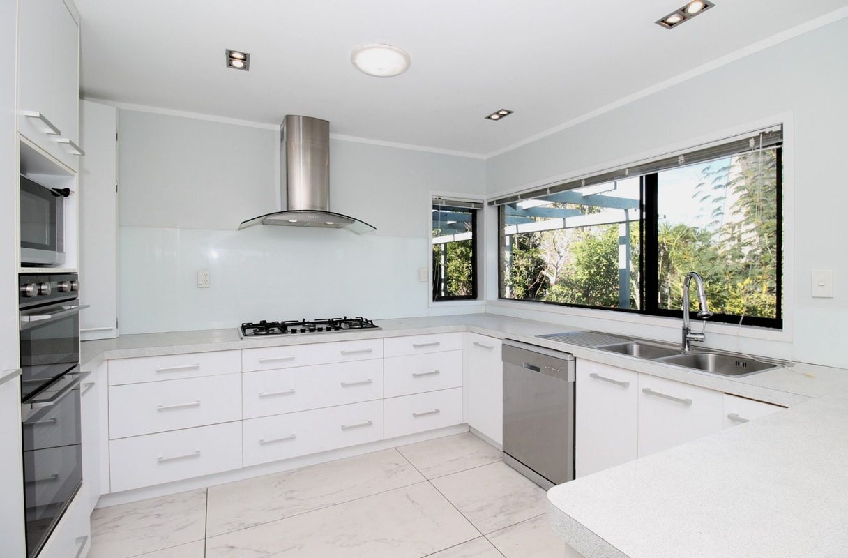 116 Porritt Avenue, Chatswood, Auckland - Carousel 2