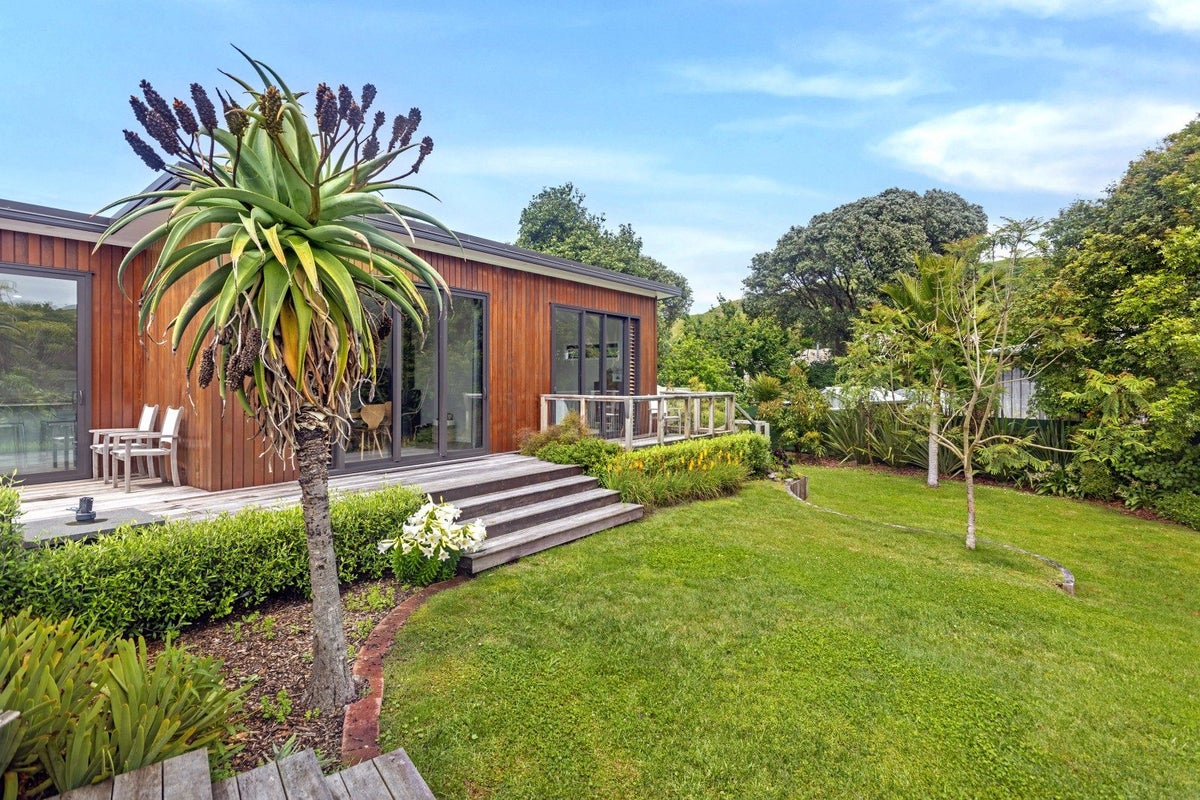 14 Lysnar Street, Okitu, Gisborne - Carousel 28
