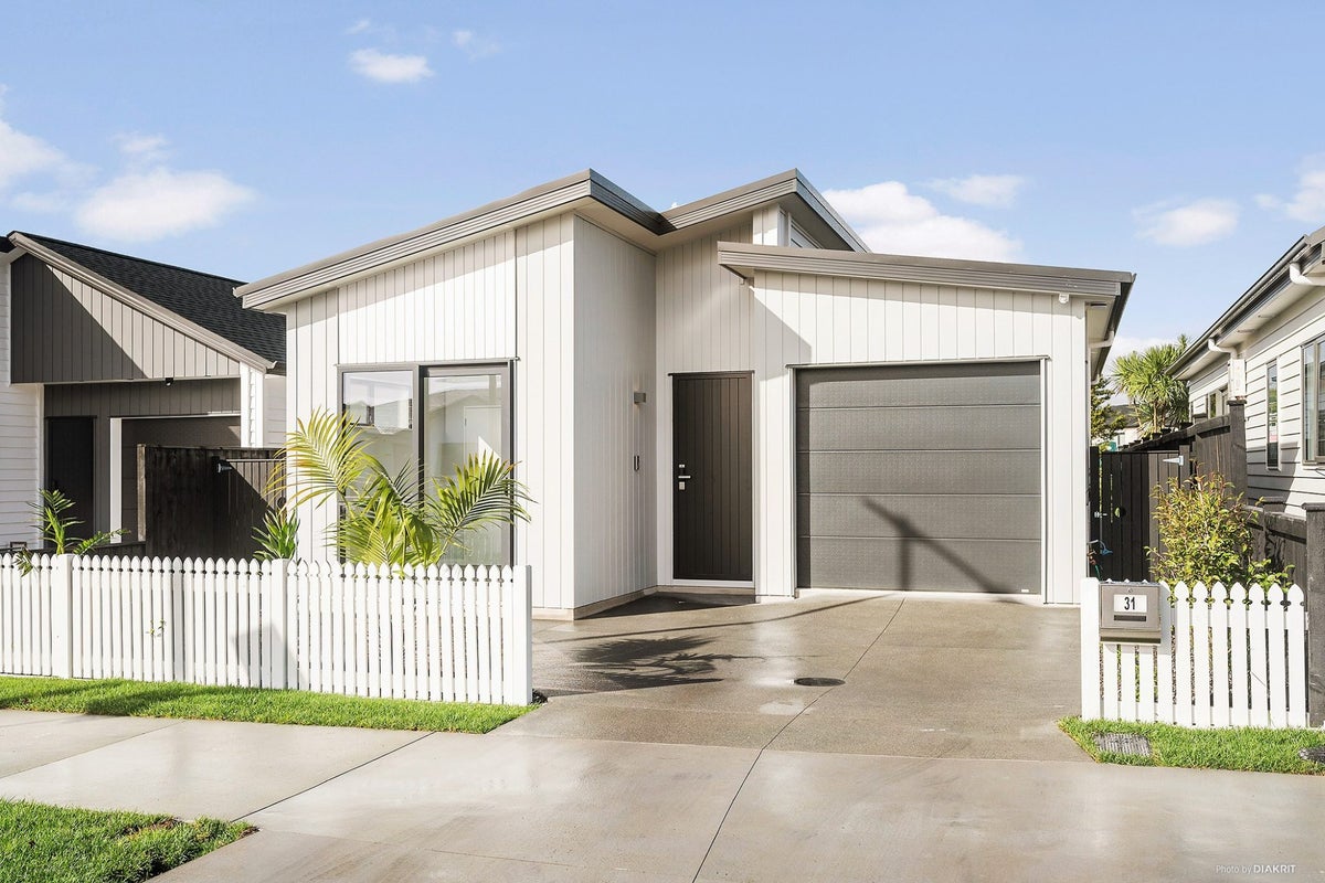 31 Matahae Crescent, Wainui - Carousel 1