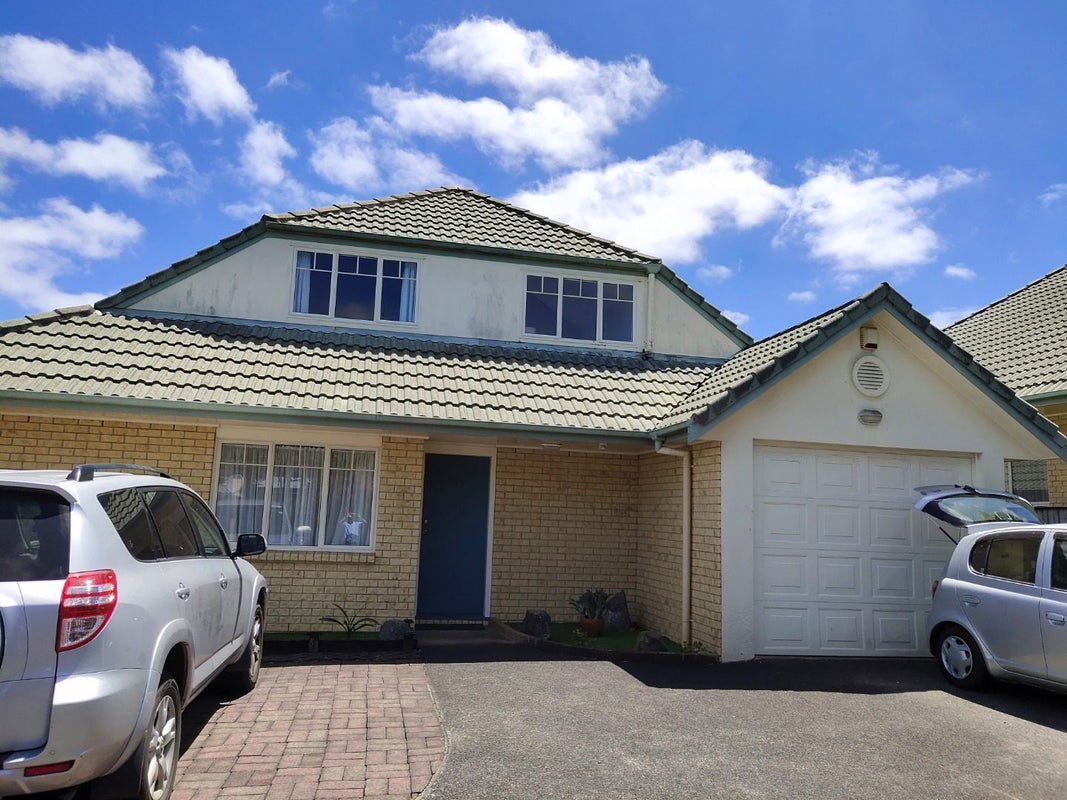 2/108 Bob Charles Drive, Golflands, Auckland - Carousel 1