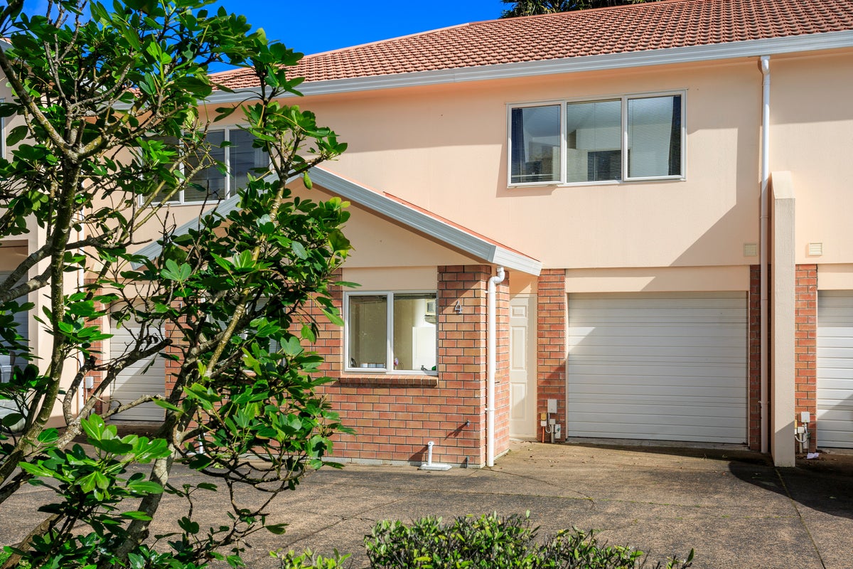 4/31 Fields Parade, Oteha, Auckland - Carousel 1