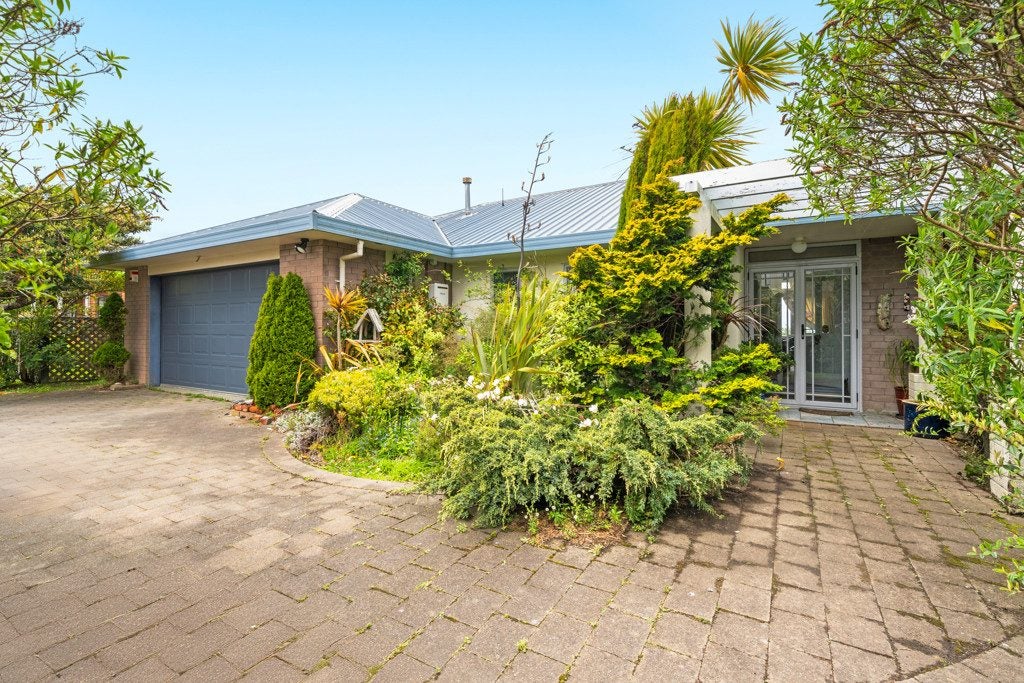 7 Lingard Grove, Brooklyn, Wellington - Carousel 1