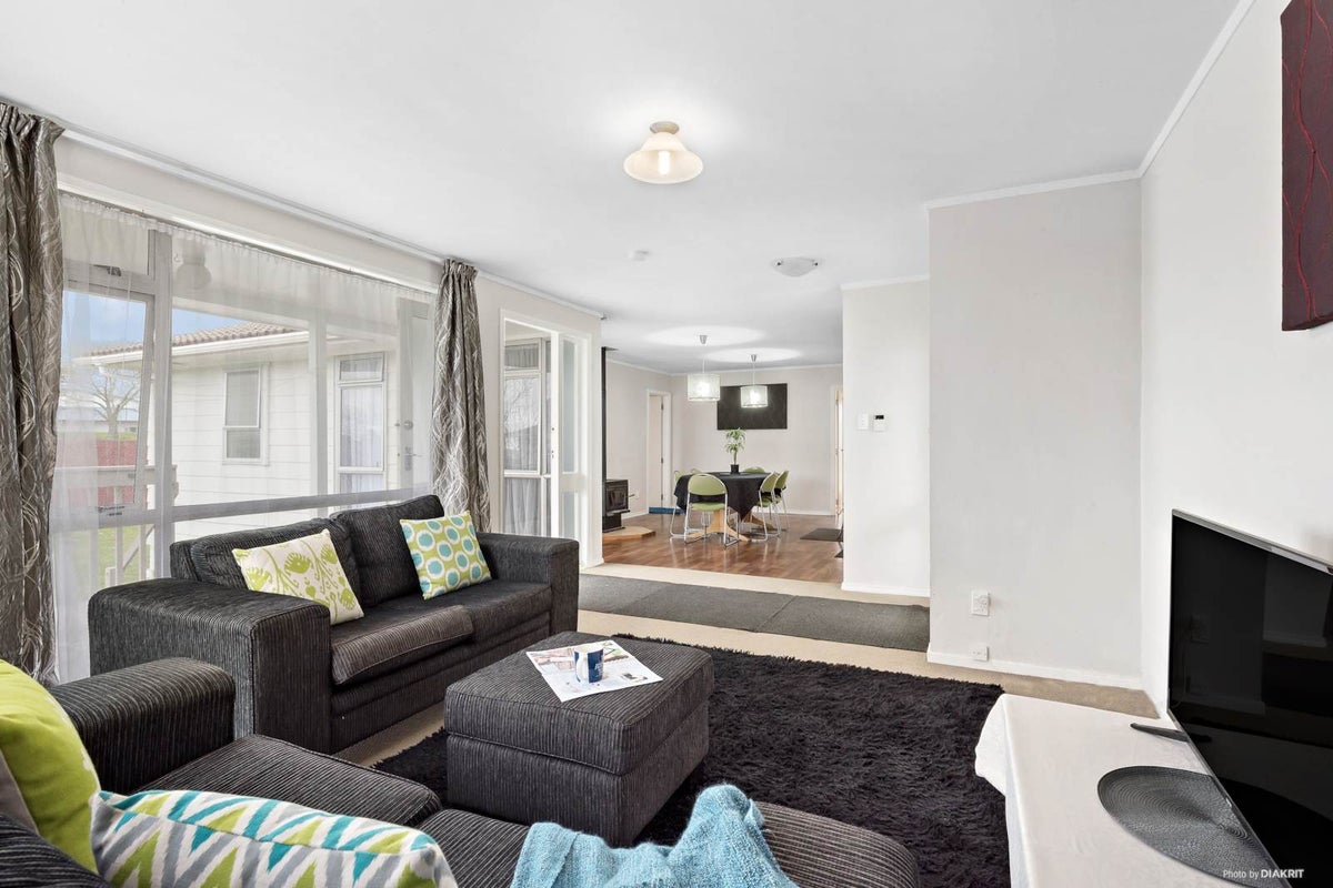 7 Gypsy Moth Place, Rosehill, Papakura - Carousel 2