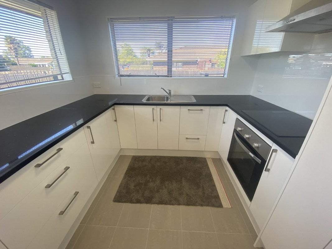 2/1 Huber Street, Weymouth, Auckland - Carousel 2