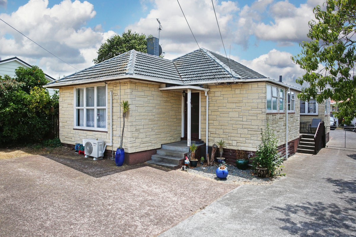 5 Hooks Road, Manurewa, Auckland - Carousel 1