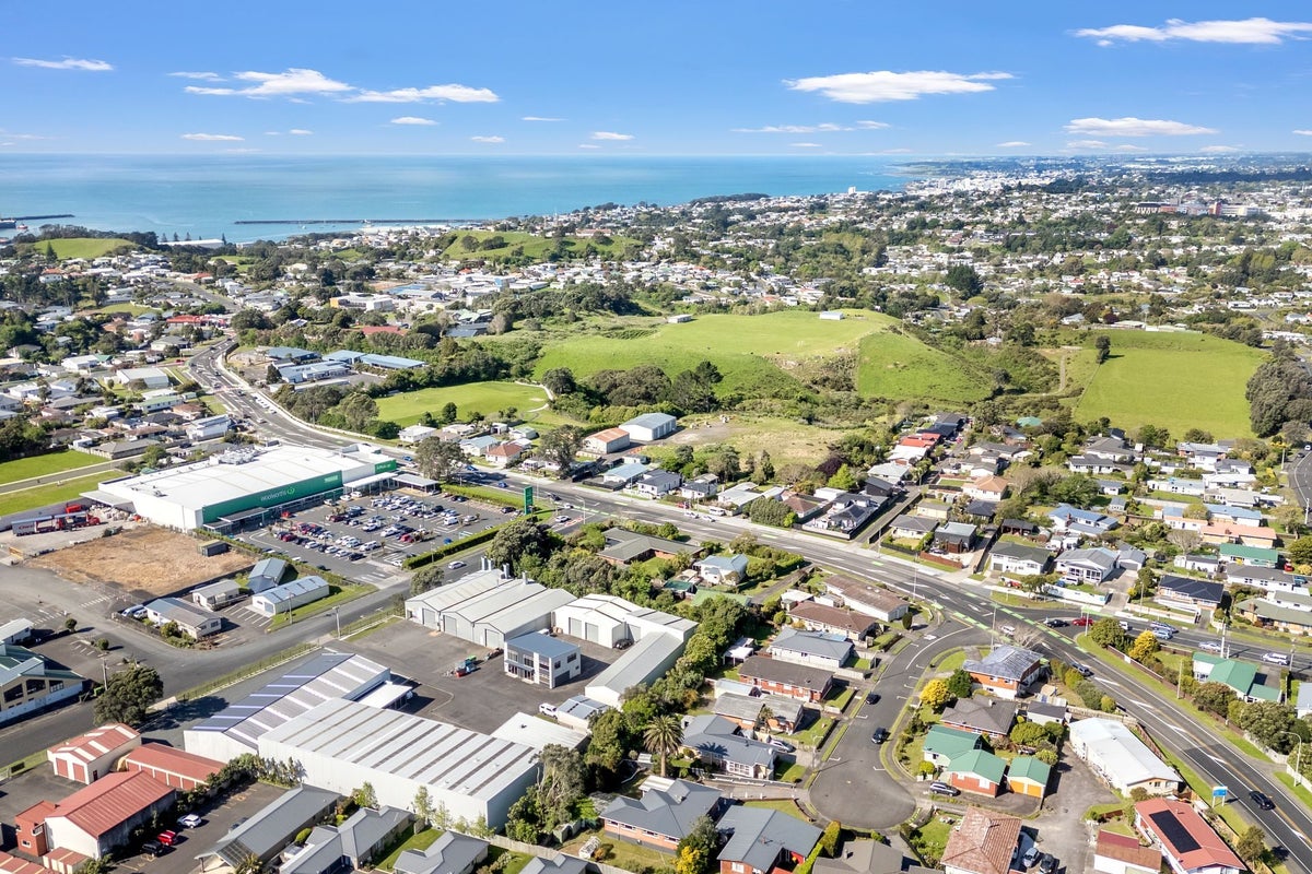 12A Severn Place, Spotswood, New Plymouth - Carousel 33