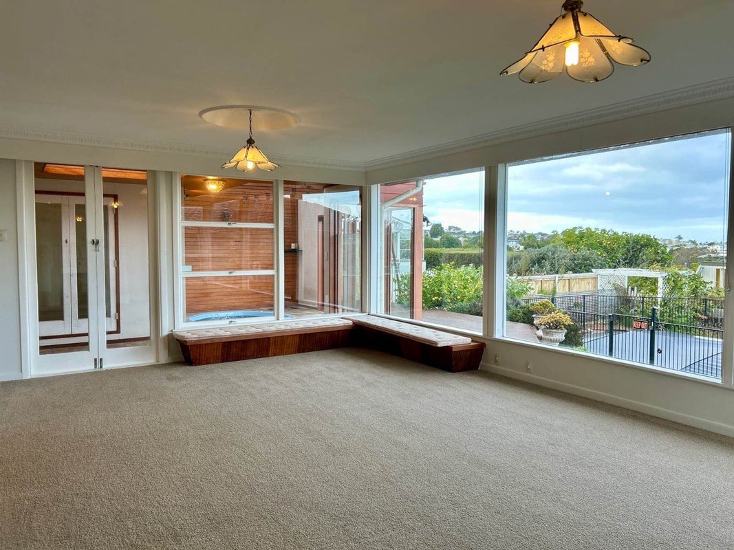 129 East Coast Road, Castor Bay, Auckland - Carousel 1