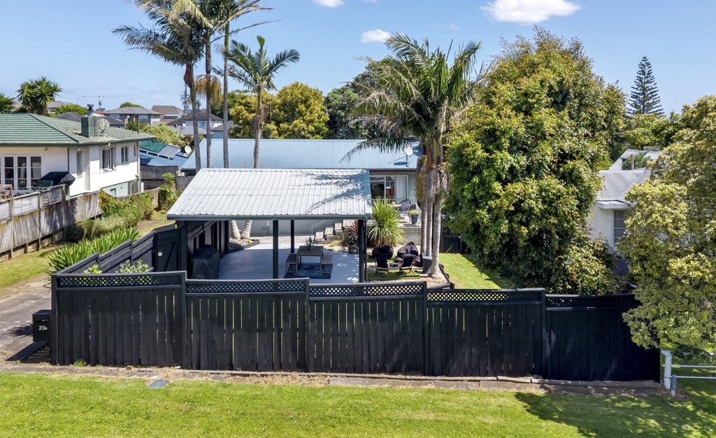 1/20 Rodney Street, Howick, Auckland - Carousel 1
