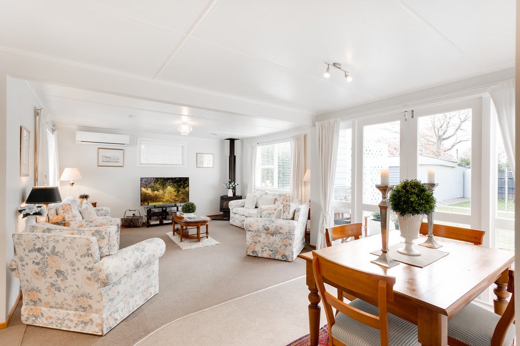27 Mary Crescent, Elderslea, Upper Hutt - Carousel 1
