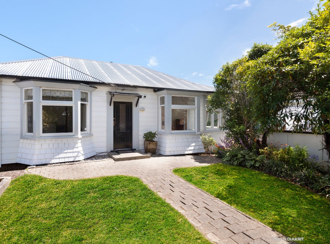 44 Donald Street, Karori, Wellington - Carousel 1