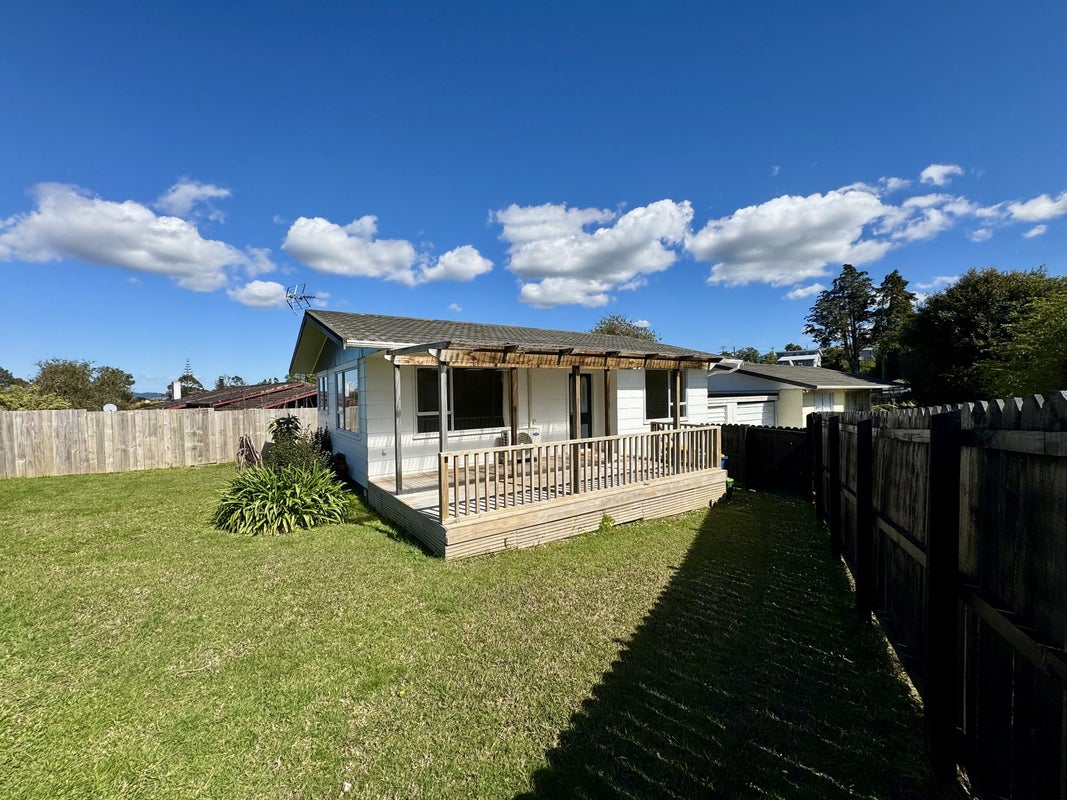 1/4 Clyma Place, Massey, Waitakere City, Auckland - Carousel 1