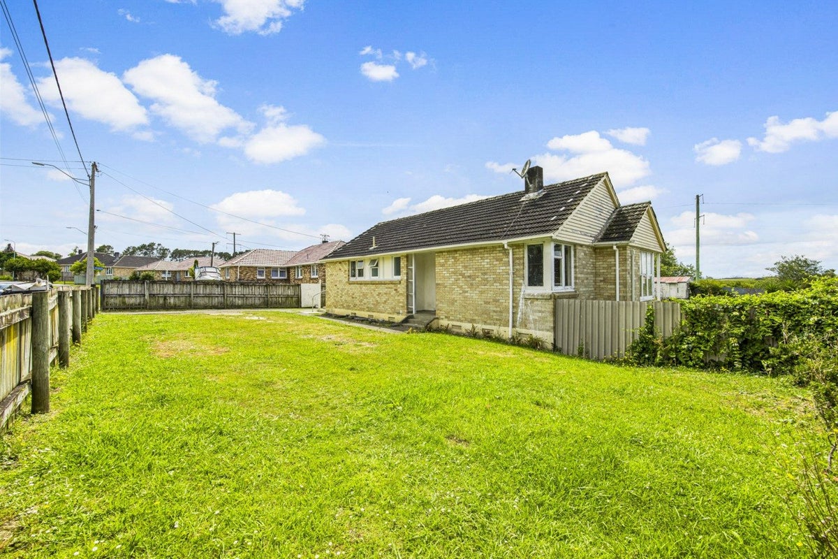 19 Te Wheoro Street, MEREMERE, MERCER - Carousel 1