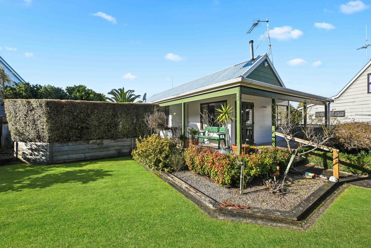 84 Totara Drive, Pukete, Hamilton - Carousel 2