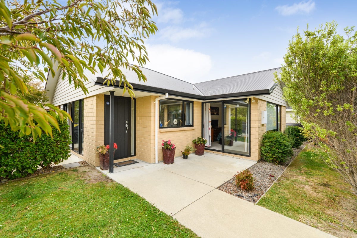 15A Thomson Street, West End, Palmerston North - Carousel 15