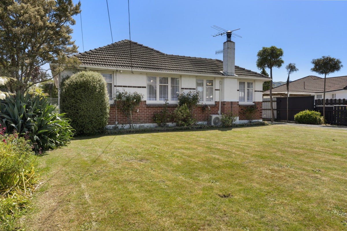 7 Keys Street, Elderslea, Upper Hutt - Carousel 2