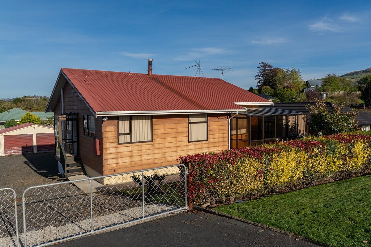 45 Beach Street, Saint Clair, Dunedin - Carousel 1