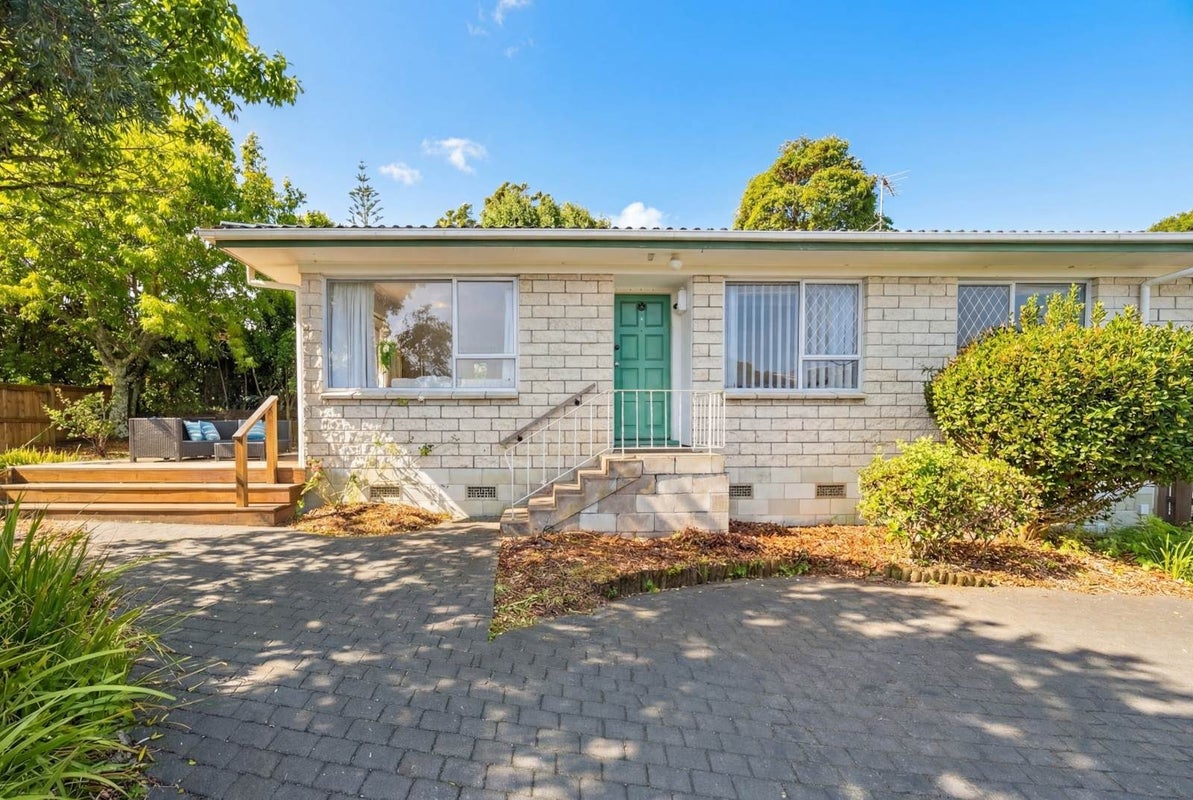 1/1 Piripiri Crescent, Torbay, Auckland - Carousel 1