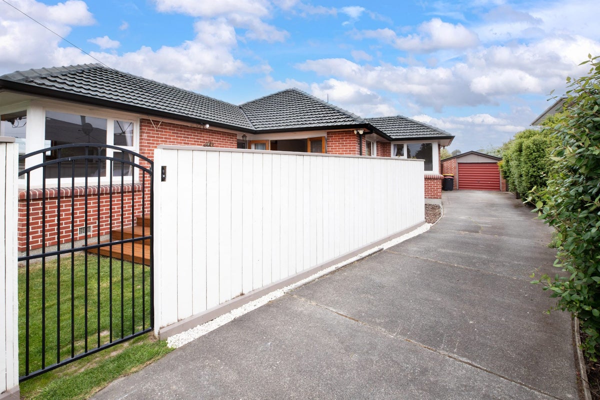 21 Vardon Crescent, Shirley, Christchurch - Carousel 2