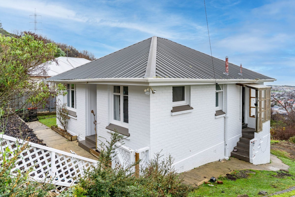 62 Lindsay Road, Balaclava, Dunedin - Carousel 2