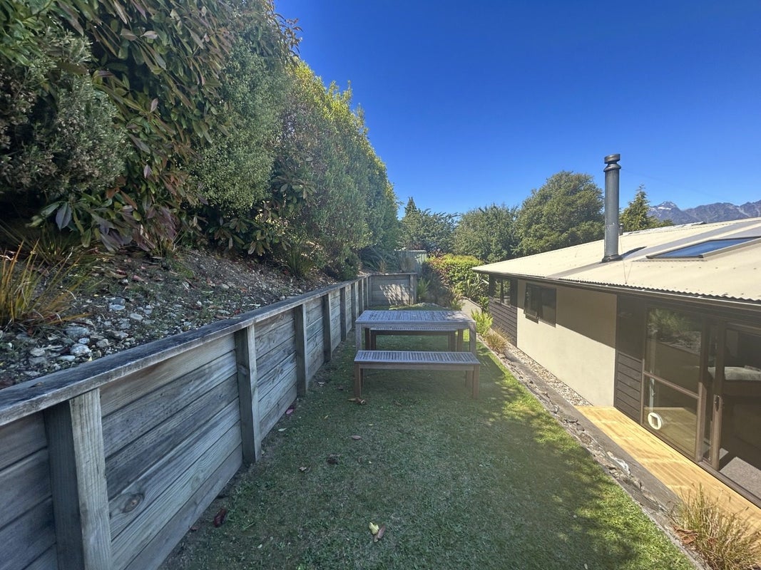 3B Watts Road, Fernhill, Queenstown - Carousel 12