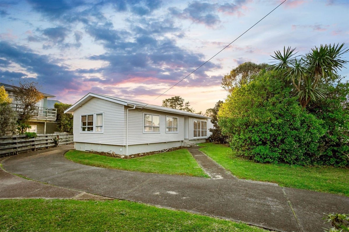 14 Ascot Avenue, Henderson, Auckland - Carousel 2