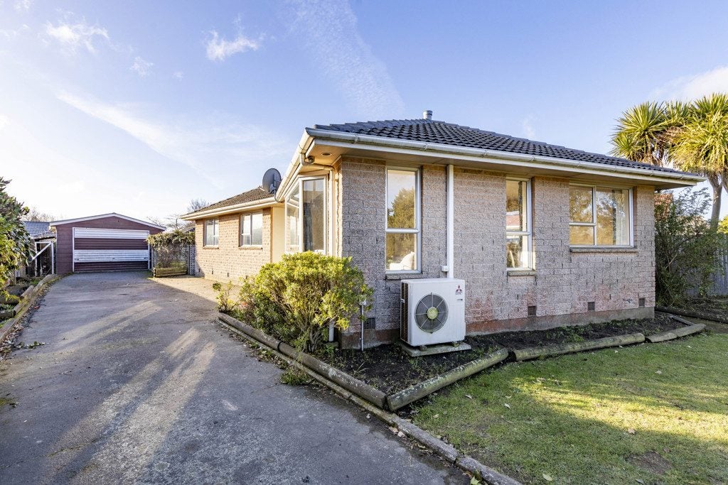 42 Oakley Crescent, Hornby, Christchurch - Carousel 1