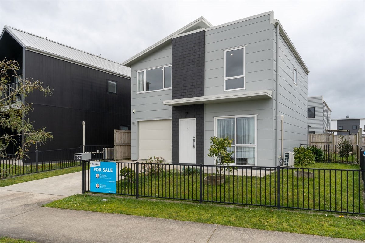 25 Tennille Street, Flagstaff, Hamilton - Carousel 1