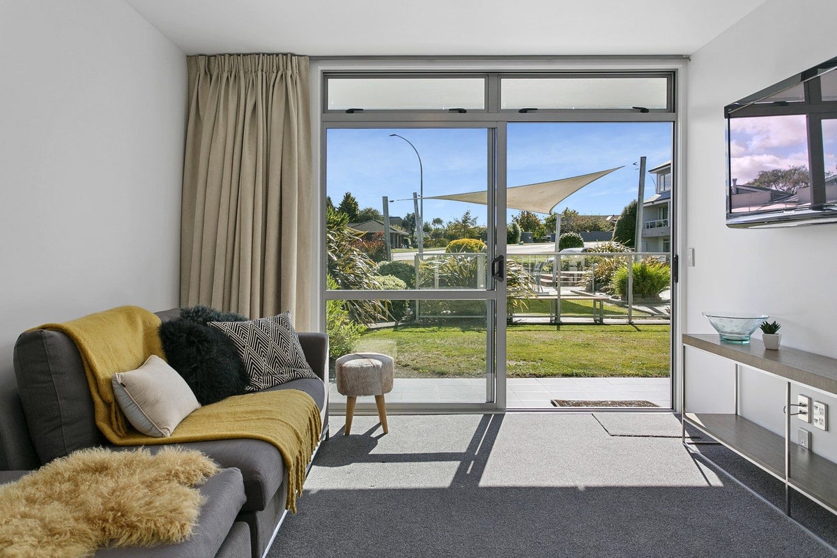 300 Lake Terrace, Two Mile Bay, Taupo - Carousel 2