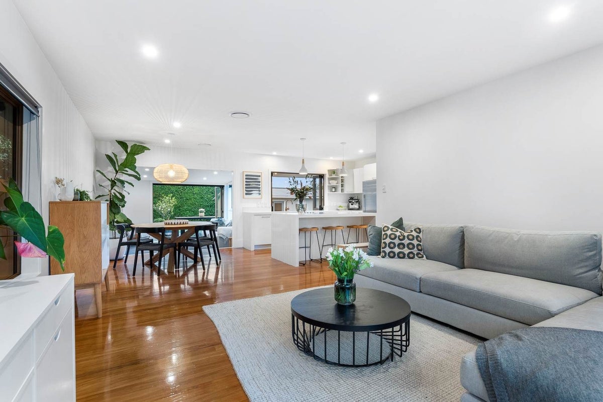 2/21 Montgomery Avenue, Rothesay Bay, Auckland - Carousel 2
