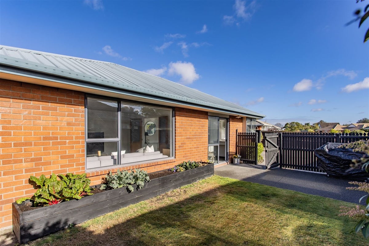 1/14 Innisfree Place, Northwood, Christchurch - Carousel 13