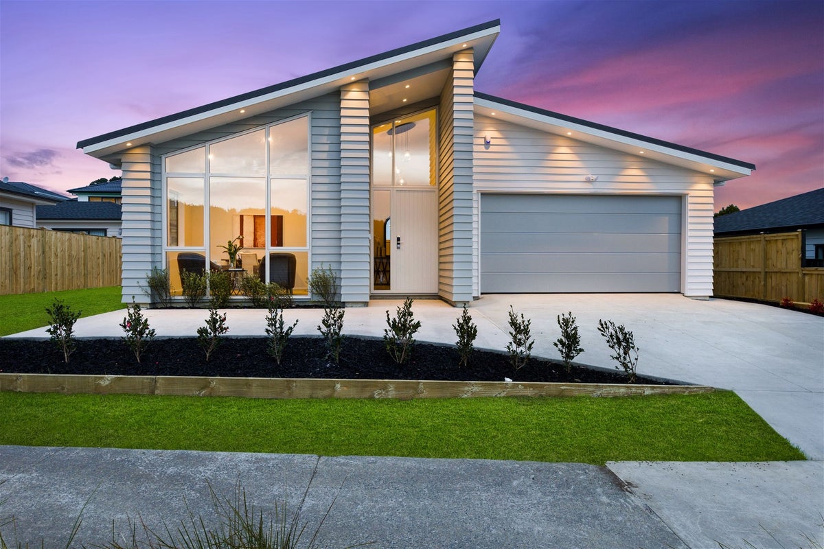 37 Jeroboam Loop, Kumeu - Carousel 1