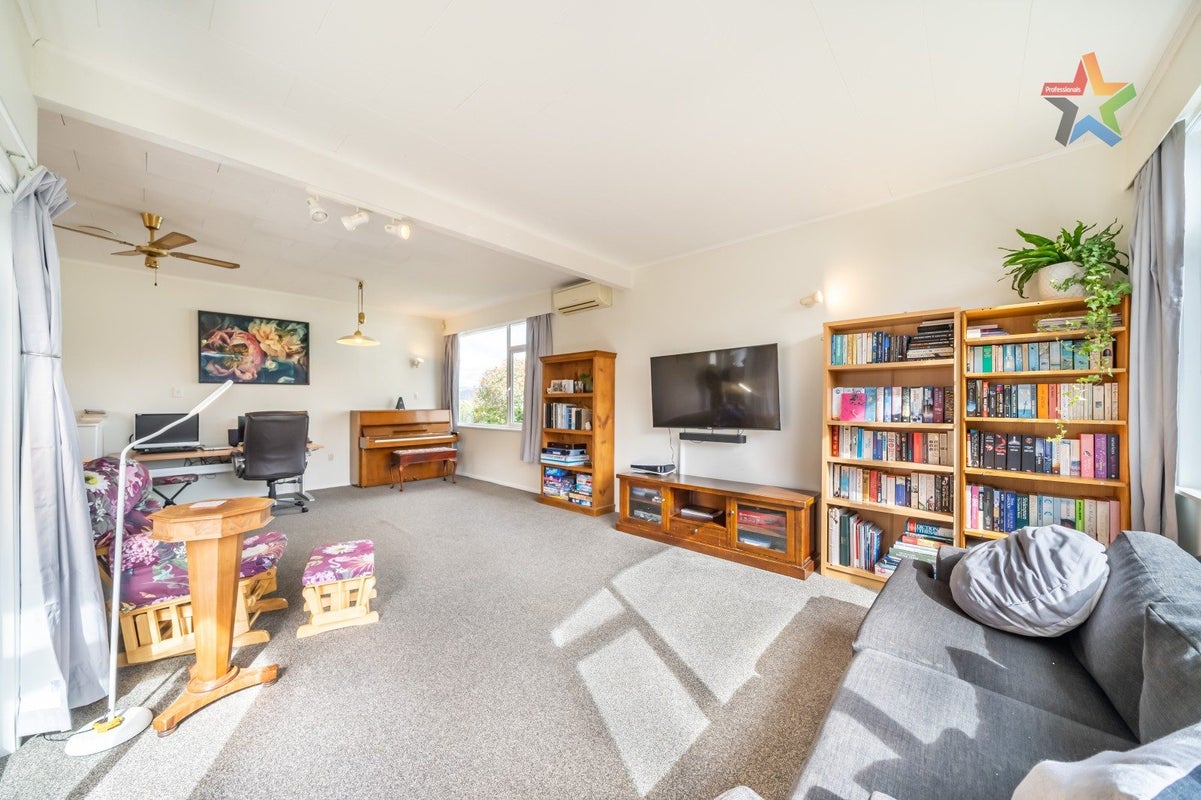63 Gurney Road, Kelson, Lower Hutt - Carousel 2