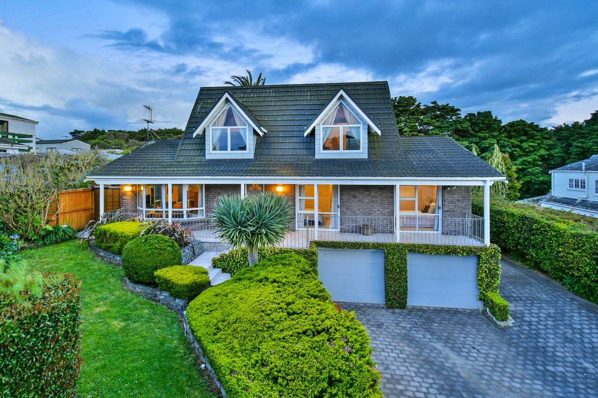 35 Eugenia Rise, Totara Heights, Auckland - Carousel 1