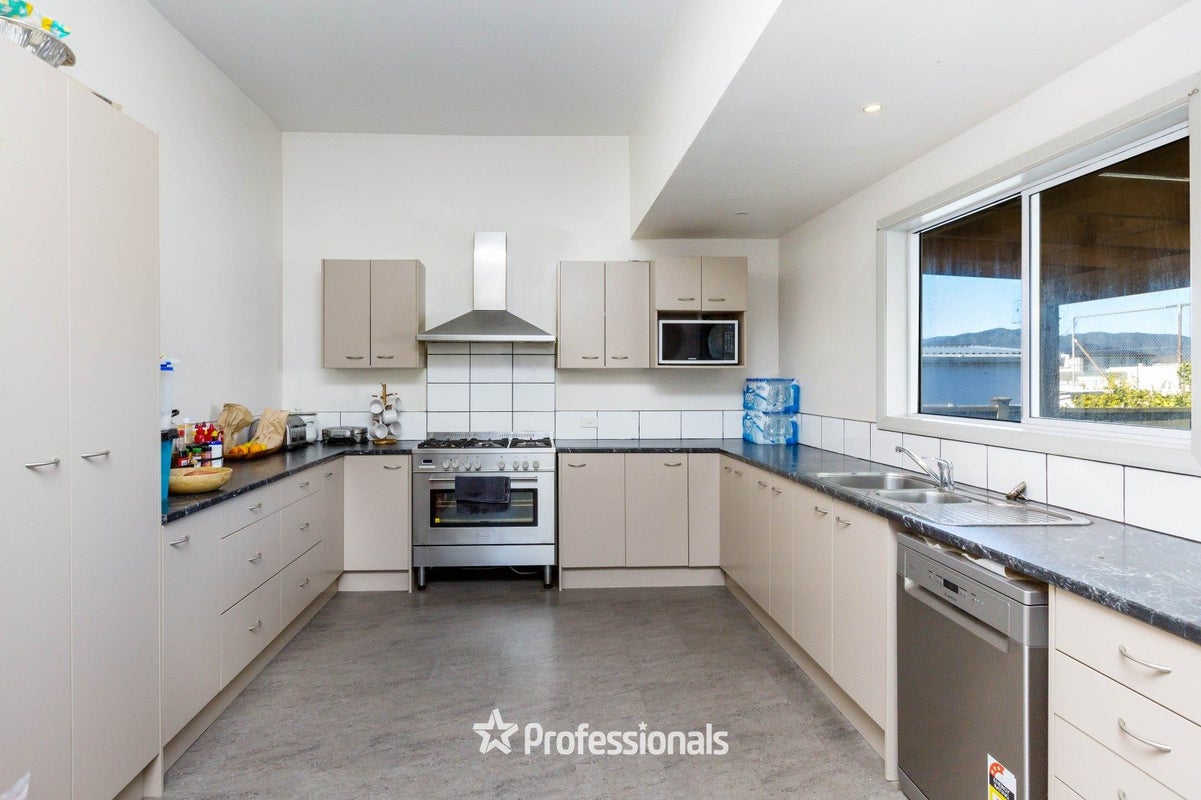 24 Bouverie Street, Petone, Lower Hutt - Carousel 2
